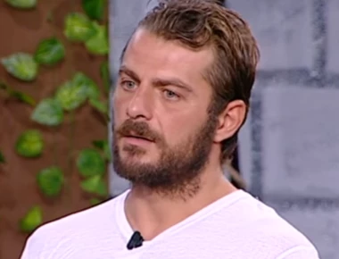 Ο Ντάνος «όπλισε»: Τί έκανε όταν οι άλλοι τραγουδούσαν; (βίντεο)